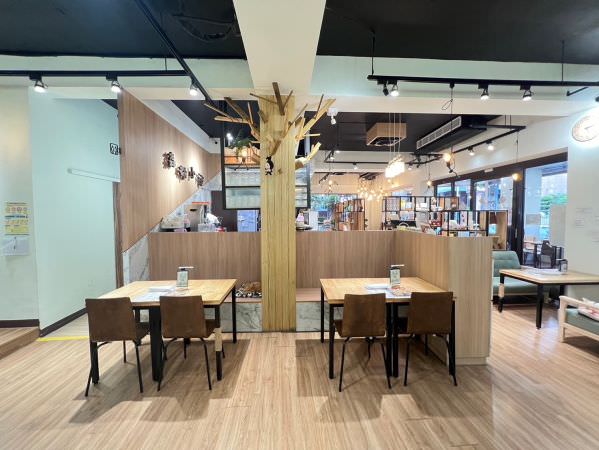 森林小徑健行店用餐環境